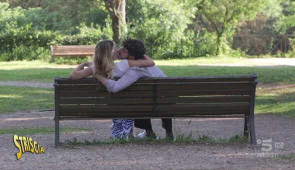 Baci in strada? Neanche l'ombra