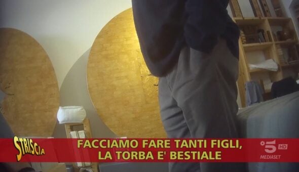 Materassi spacciati per aiuti 