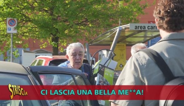 Pioggia di merdine! A Brumotti basteranno i trofei per 